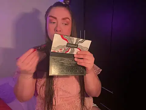 Im sophiie online show from February 6, 2025, 5:57 am