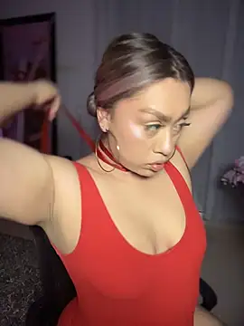 Im sophiie online show from October 24, 2025, 6:32 am