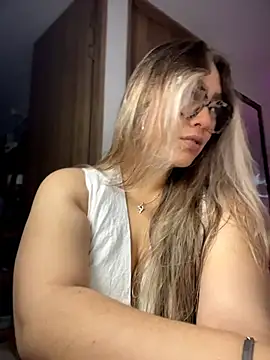 Im sophiie online show from March 27, 2026, 6:41 am