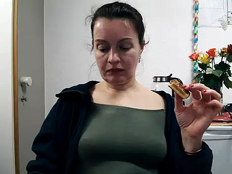 LoveNBloom online show from December 31, 2024, 8:45 pm