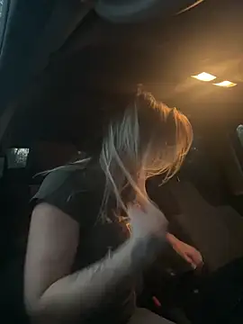 Jessiejames32 online show from January 16, 2025, 11:06 pm