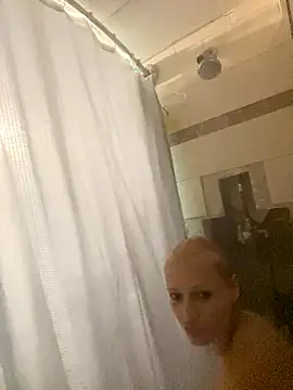 Jessiejames32 online show from November 2, 2025, 6:38 am