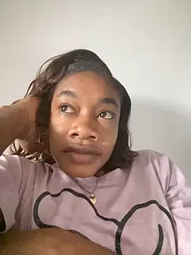  yisela  online show from December 21, 2025, 9:44 pm