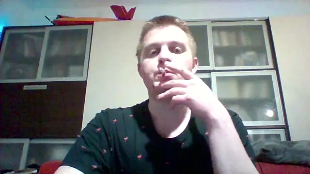 Snapshot of Matttthees chatting on February 20, 2025, 9:20 pm Matttthees online show from February 20, 2025, 9:20 pm