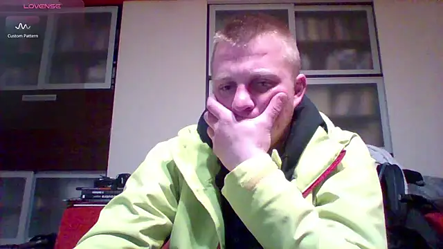 Snapshot of Matttthees chatting on March 21, 2025, 7:35 pm Matttthees online show from March 21, 2025, 7:35 pm