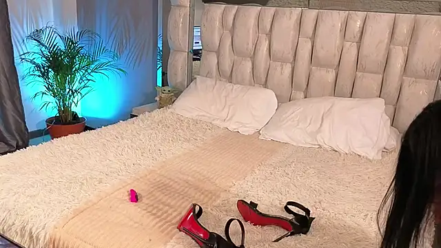 Miaparkerss  online show from September 25, 2025, 11:41 pm