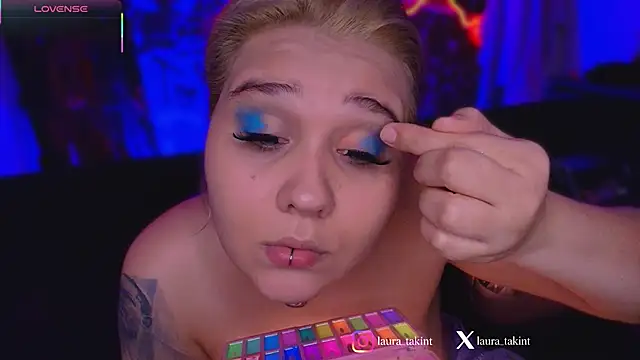 Laura takint online show from October 13, 2025, 9:15 pm