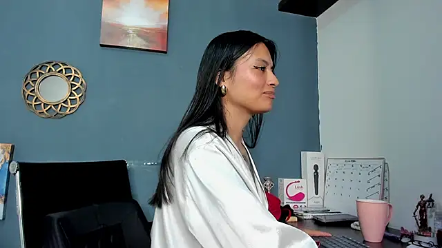 nia  white online show from December 17, 2024, 5:47 pm