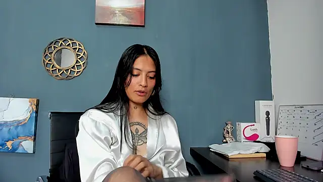 nia  white online show from December 27, 2024, 4:54 pm