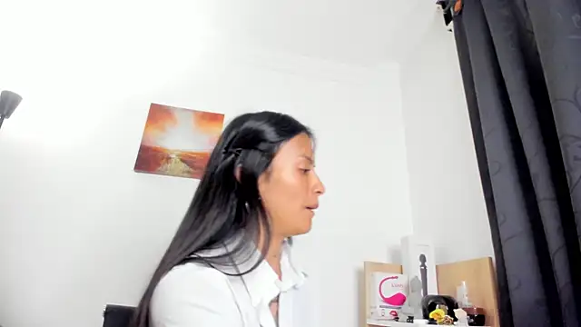 Snapshot of nia__white chatting on February 20, 2026, 12:07 am nia white online show from February 20, 2026, 12:07 am