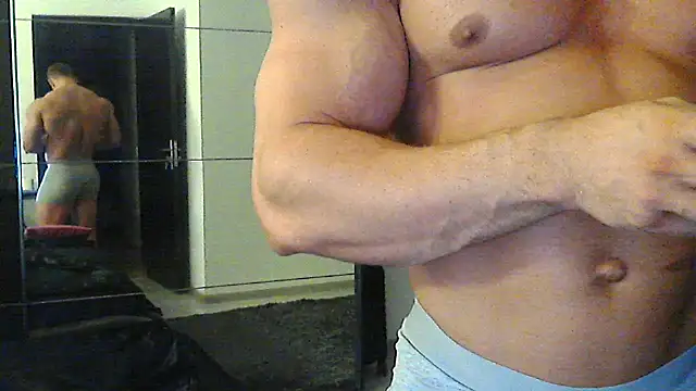 Snapshot of muscularkevin chatting on September 16, 2025, 3:40 am muscularkevin online show from September 16, 2025, 3:40 am