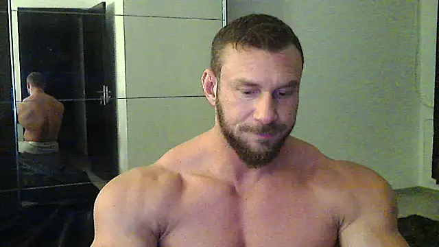 muscularkevin online show from November 18, 2025, 4:39 am