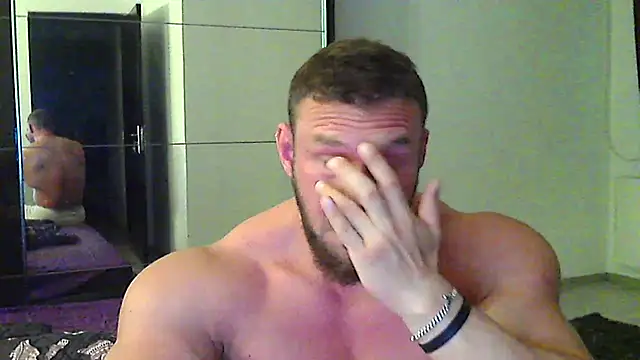 muscularkevin online show from April 24, 2026, 3:42 am