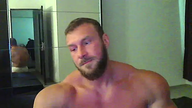 muscularkevin online show from June 3, 2026, 1:14 pm