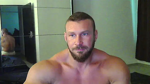 muscularkevin online show from June 18, 2026, 1:26 pm
