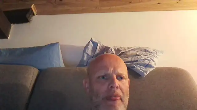 davigochi77bcn online show from February 27, 2026, 9:04 pm