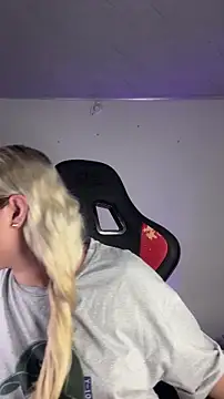 Irisweet  online show from November 8, 2025, 3:56 pm