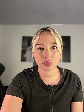 Irisweet  online show from December 2, 2025, 10:49 pm