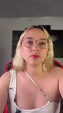 Irisweet  online show from December 18, 2025, 10:27 pm