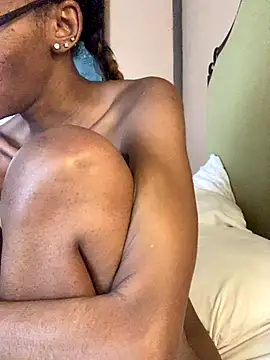 Jasmine FullsShine online show from December 13, 2025, 8:25 pm