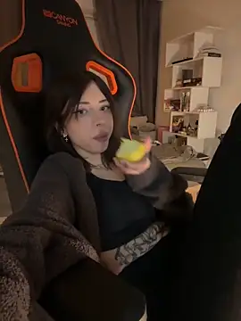 Snapshot of Bastet chatting on December 13, 2024, 9:30 pm Bastet online show from December 13, 2024, 9:30 pm