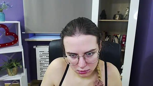 Zoey Erotic online show from December 10, 2024, 9:33 am