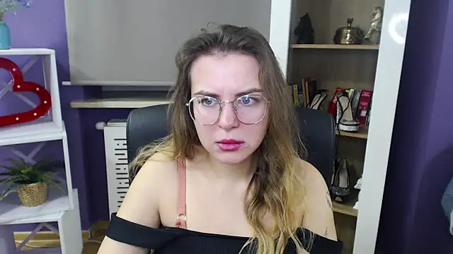 Zoey Erotic online show from December 11, 2024, 5:32 am