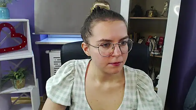 Zoey Erotic online show from December 18, 2024, 9:14 am