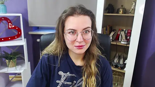 Zoey Erotic online show from December 21, 2024, 7:24 am