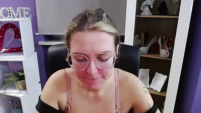 Zoey Erotic online show from November 14, 2025, 5:28 am