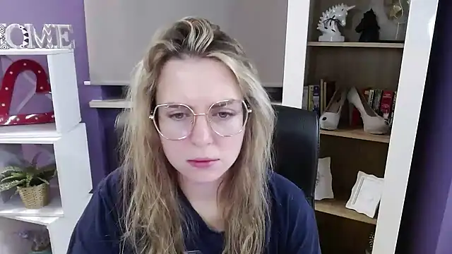 Zoey Erotic online show from November 19, 2025, 5:29 am