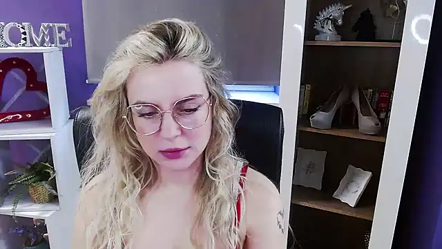 Zoey Erotic online show from March 2, 2026, 7:15 am