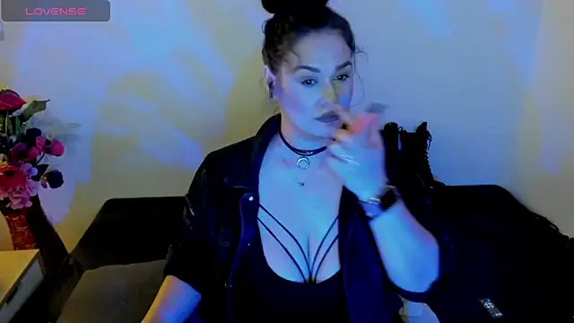 Laura sinner online show from June 2, 2026, 6:10 pm