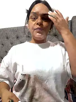 Snapshot of Kataliina chatting on August 1, 2026, 1:49 am Kataliina online show from August 1, 2026, 1:49 am