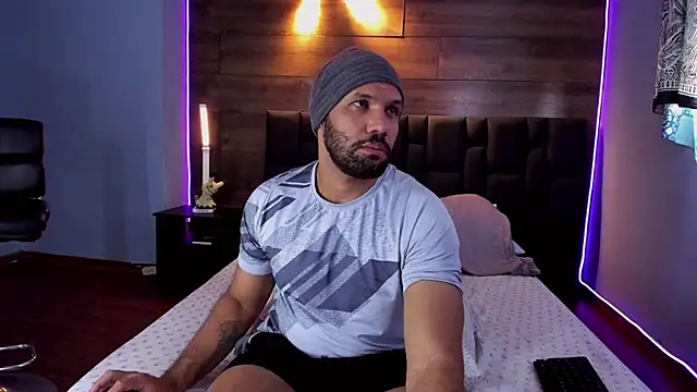 Snapshot of anthonylatynxd chatting on February 6, 2025, 3:52 pm anthonylatynxd online show from February 6, 2025, 3:52 pm