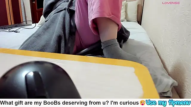 Snapshot of BustyMarina chatting on October 8, 2025, 8:39 pm BustyMarina online show from October 8, 2025, 8:39 pm