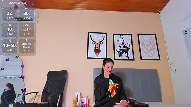 crystall06 online show from September 20, 2025, 1:34 pm