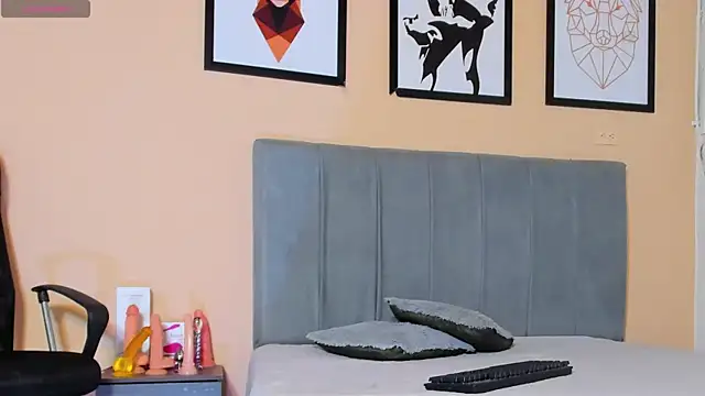 crystall06 online show from October 4, 2025, 1:31 pm