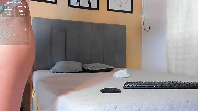 crystall06 online show from October 23, 2025, 2:05 pm