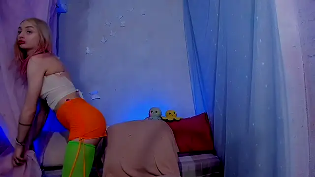 LickLizzy online show from January 17, 2025, 8:13 am