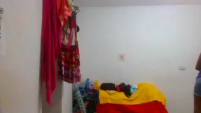 Snapshot of Aishamara chatting on October 18, 2025, 11:27 pm Aishamara online show from October 18, 2025, 11:27 pm