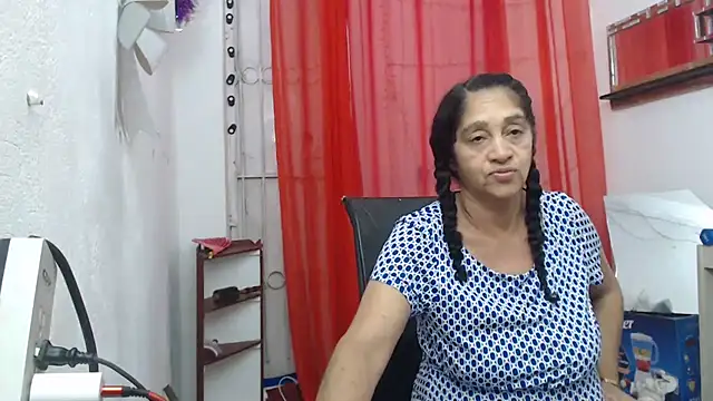 Snapshot of heyline_milf chatting on May 26, 2026, 6:04 pm heyline milf online show from May 26, 2026, 6:04 pm