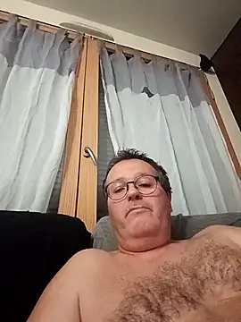 Snapshot of mike9473 chatting on September 23, 2025, 9:40 pm mike9473 online show from September 23, 2025, 9:40 pm