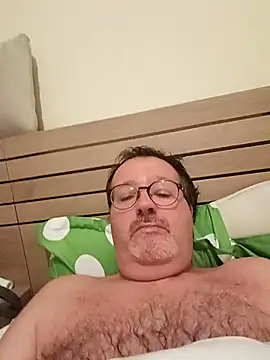 Snapshot of mike9473 chatting on October 4, 2025, 9:02 pm mike9473 online show from October 4, 2025, 9:02 pm