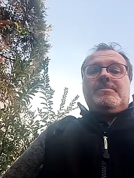 Snapshot of mike9473 chatting on October 10, 2025, 4:17 pm mike9473 online show from October 10, 2025, 4:17 pm