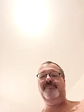 Snapshot of mike9473 chatting on November 14, 2025, 1:43 pm mike9473 online show from November 14, 2025, 1:43 pm