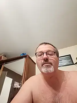 Snapshot of mike9473 chatting on November 17, 2025, 6:30 am mike9473 online show from November 17, 2025, 6:30 am