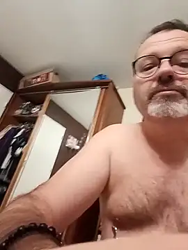 Snapshot of mike9473 chatting on November 19, 2025, 6:13 am mike9473 online show from November 19, 2025, 6:13 am