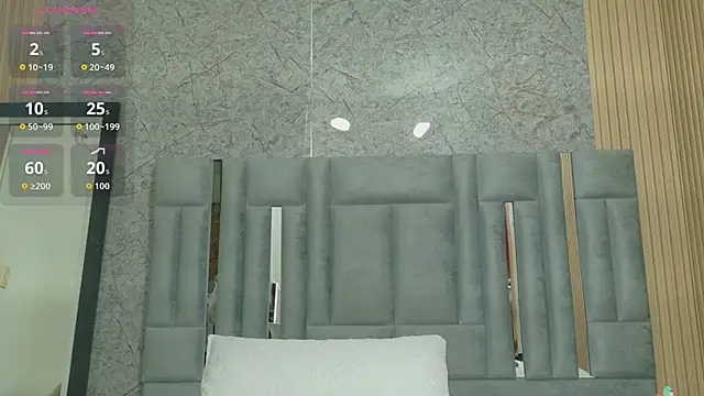 veronicaroose  online show from March 31, 2026, 12:27 pm