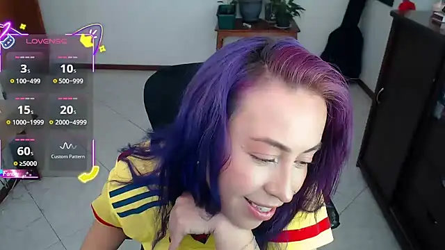 charlottezoe15 online show from September 29, 2025, 6:57 pm